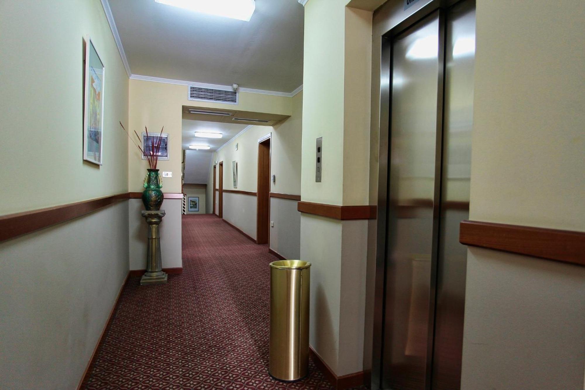 Hotel Regency Корча Екстер'єр фото