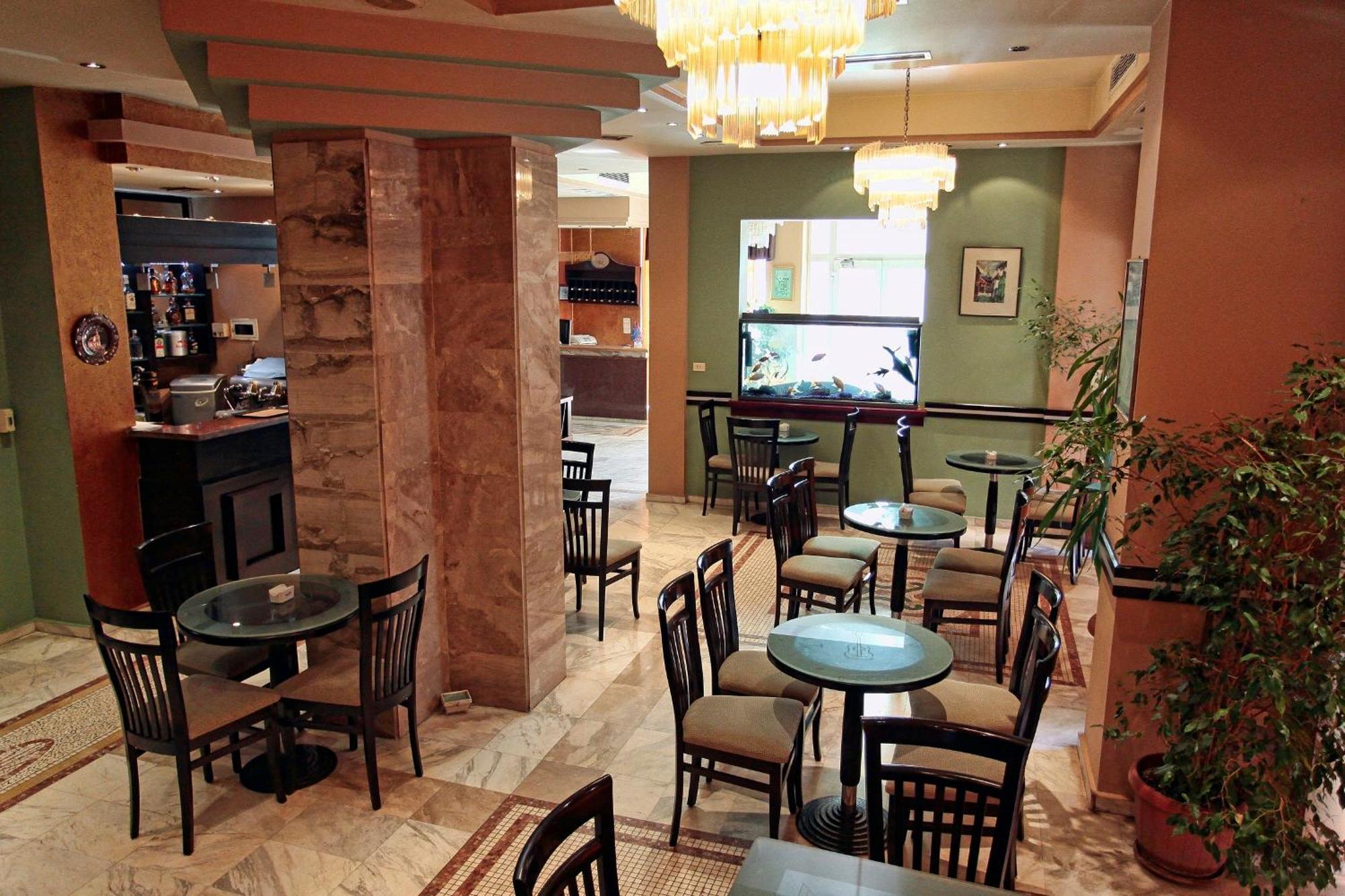 Hotel Regency Корча Екстер'єр фото